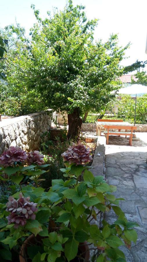 Apartmani Vitkovic II Cres Exterior foto