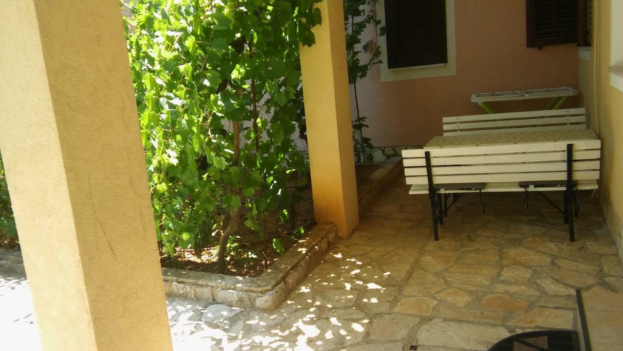 Apartmani Vitkovic II Cres Exterior foto