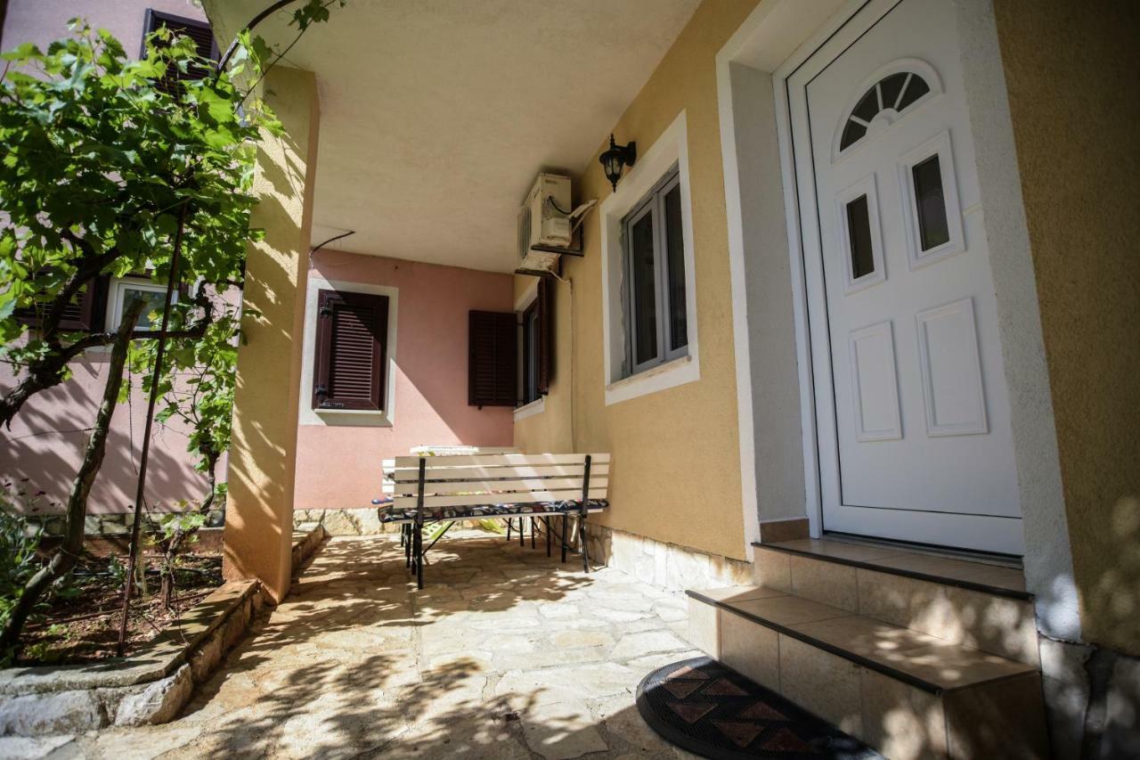 Apartmani Vitkovic II Cres Exterior foto