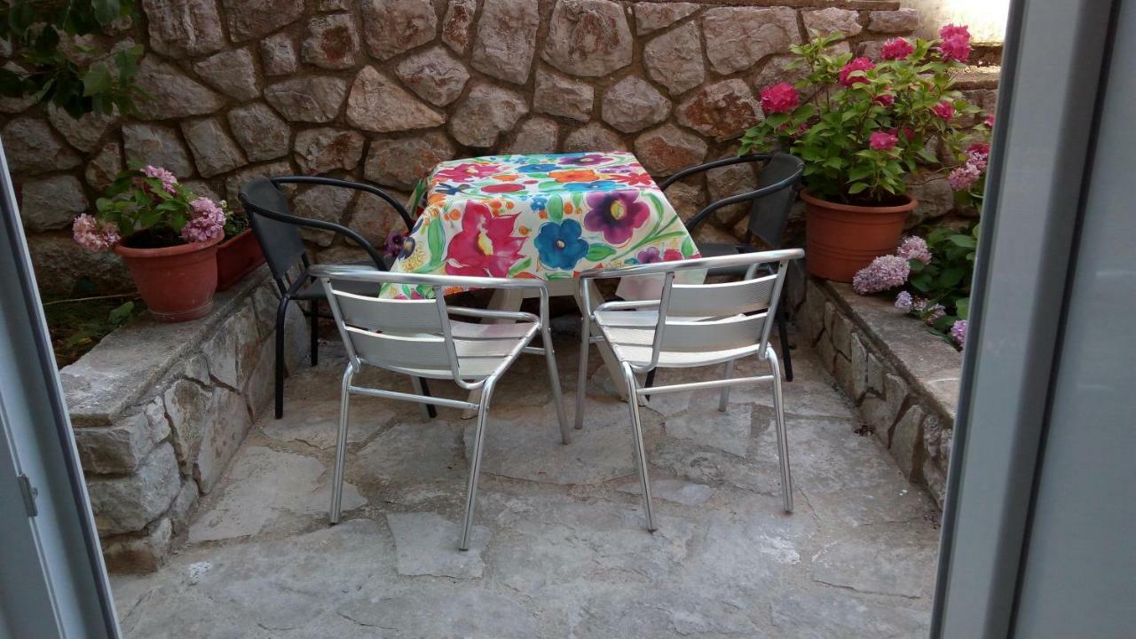 Apartmani Vitkovic II Cres Exterior foto
